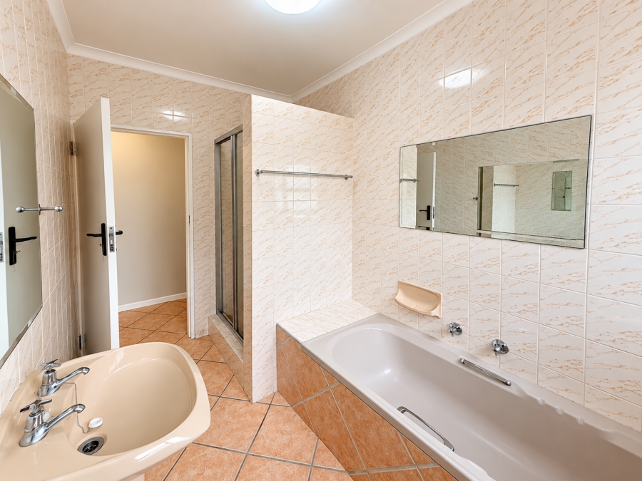 4 Bedroom Property for Sale in Bothasig Western Cape